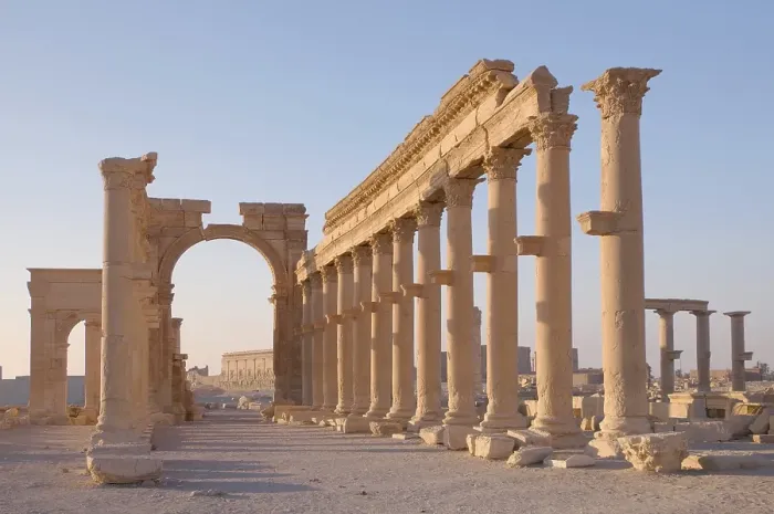 Framed Print : Ruins of the ancient city of Palmyra in the morning light Framed Print : Ruins of the ancient city of Palmyra in the morning light