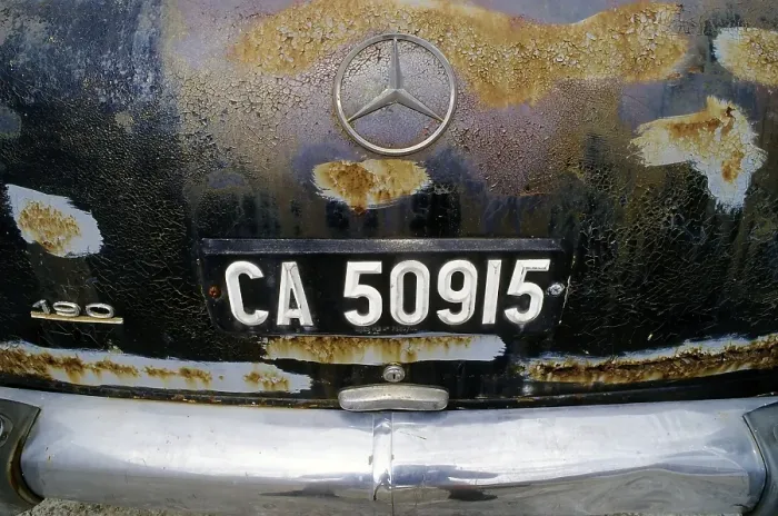Framed Print : Rusty trunk of Mercedes 190, Cape Town register plate