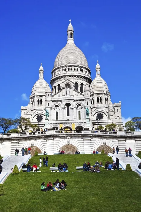 Framed Print : The Sacre Coeur church on Montmartre in Paris Framed Print : The Sacre Coeur church on Montmartre in Paris