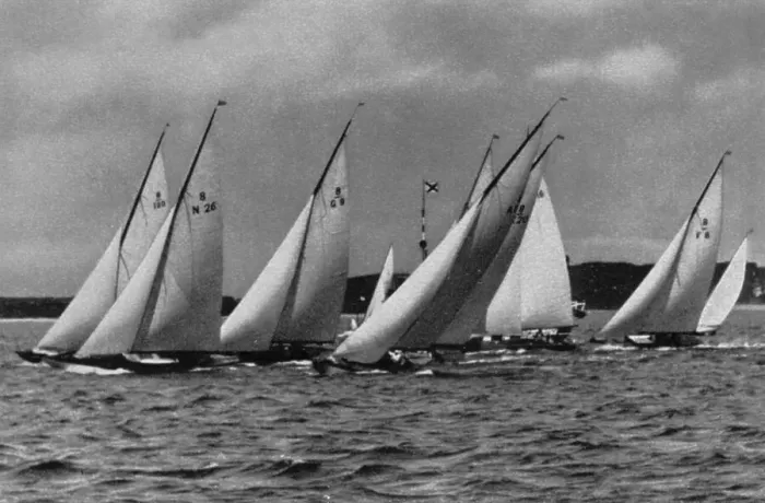 Framed Print : Sailing, 8m R Class Yachts in the Race