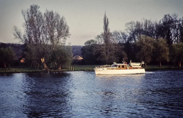Framed Print : Sailing cruise ship on the Thames, Marlow, Buckinghamshire, England, UK 17 April 1960 Framed Print : Sailing cruise ship on the Thames, Marlow, Buckinghamshire, England, UK 17 April 1960