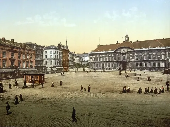 Framed Print : Saint-Lambert Square with the Prince-Bishop's Palace Framed Print : Saint-Lambert Square with the Prince-Bishop's Palace