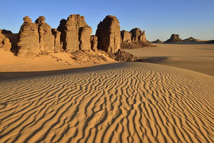 Framed Print : Sanddunes and rock towers in Tiou Tatarene Framed Print : Sanddunes and rock towers in Tiou Tatarene
