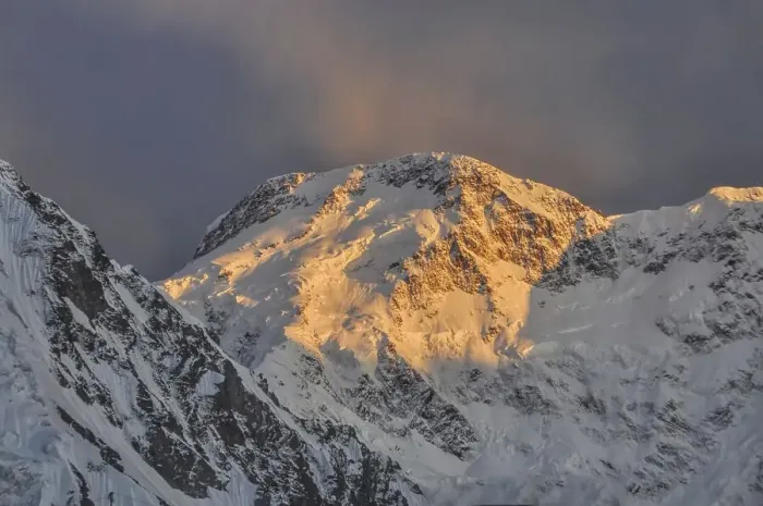 Framed Print : Scenic Pik Pobeda peak lit by early morning sun in Kyrgyzstan Framed Print : Scenic Pik Pobeda peak lit by early morning sun in Kyrgyzstan