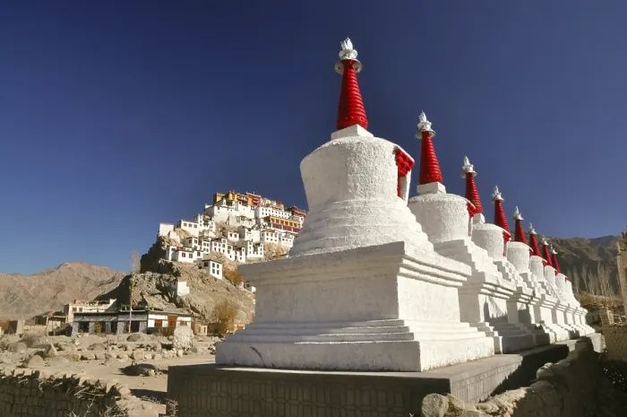 Framed Print : Scenic view of the sunlit Thiksey monastery complex in Ladakh
