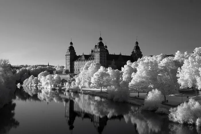Framed Print : Schloss Johannisburg castle on the banks of the Main Framed Print : Schloss Johannisburg castle on the banks of the Main