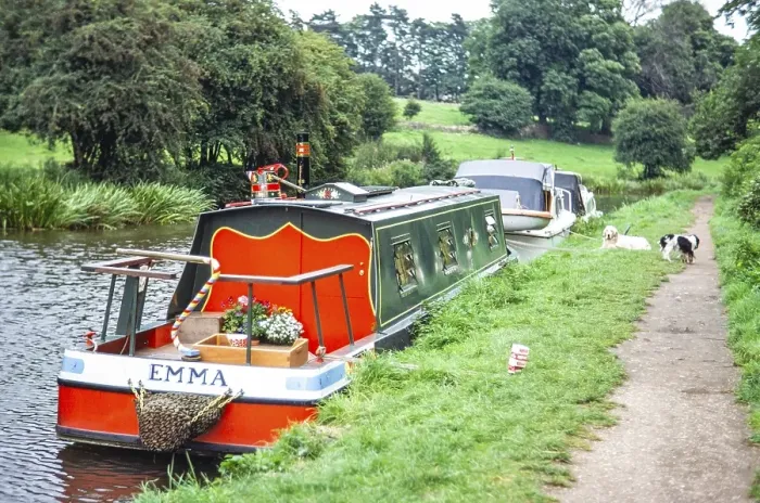 Framed Print : Schmales Boot auf dem Fluss Soar, Barrow on Soar, Leicestershire, England, UK September 1978