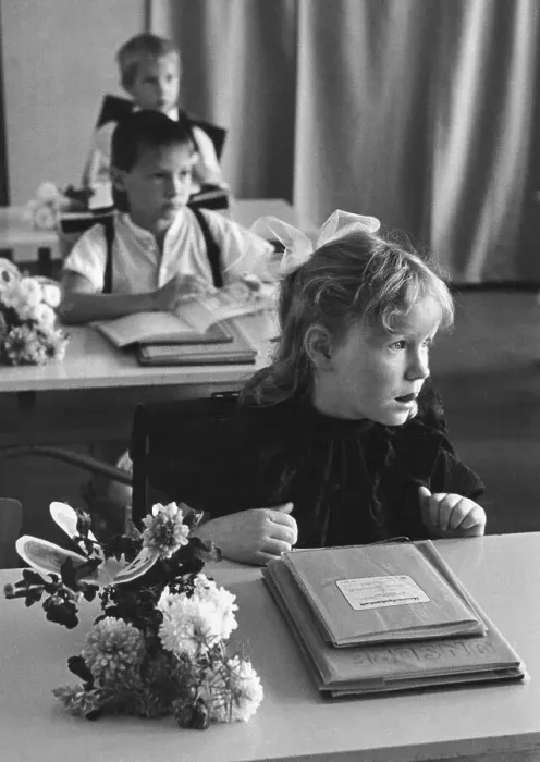 Framed Print : School beginners, Leipzig, GDR Framed Print : School beginners, Leipzig, GDR