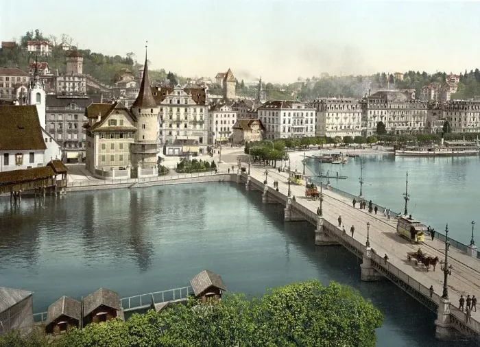 Framed Print : The Schweizerhofquai and the Neue Bruecke