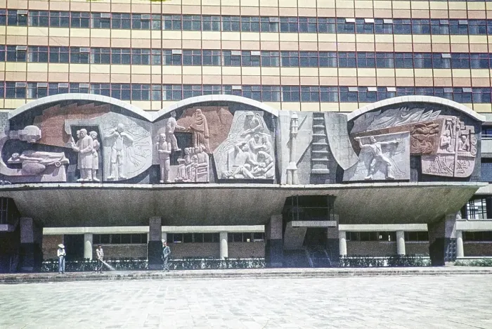 Framed Print : Sculptural mural by Jose Chavez Morado on the facade of the Hospital de Especialidades del Centro Medico Nacional Siglo XXI, Doctores, Ciudad de Mexico, Mexico City, CDMX, Mexico, photographed in 1961, Central America