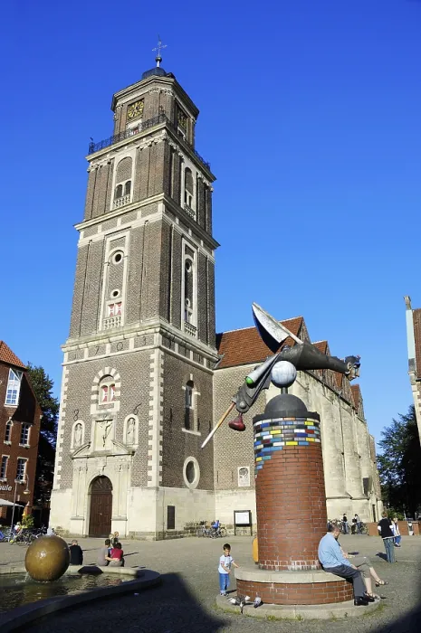 Framed Print : Sculpture in front of St. Lamberti Church