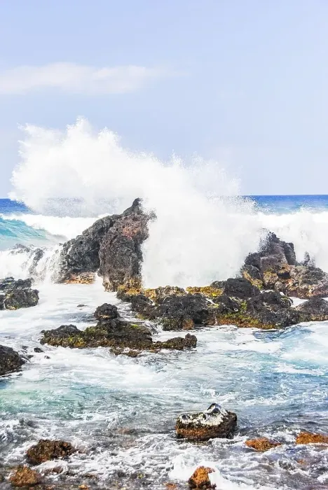Framed Print : Sea waves hitting rocks near Hookipa Beach, Maui