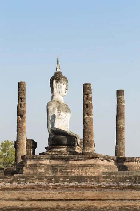 Framed Print : Seated Buddha statue at Wat Mahathat Framed Print : Seated Buddha statue at Wat Mahathat