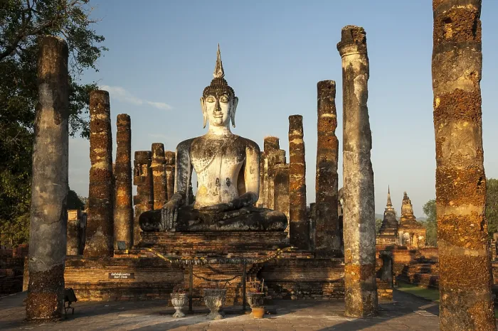 Framed Print : Seated Buddha statue at Wat Mahathat temple Framed Print : Seated Buddha statue at Wat Mahathat temple