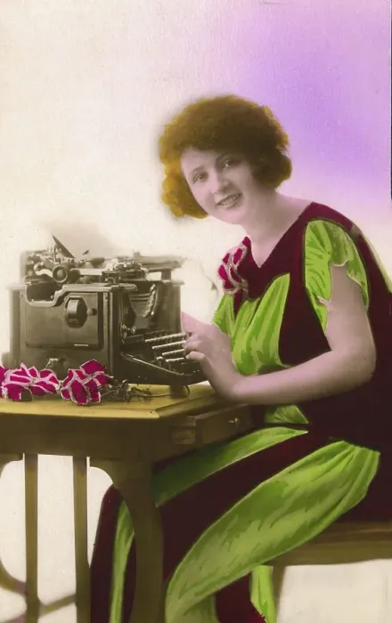 Framed Print : Secretary at the typewriter, 1910s Framed Print : Secretary at the typewriter, 1910s