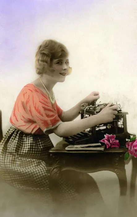 Framed Print : Secretary at the typewriter, 1910s Framed Print : Secretary at the typewriter, 1910s