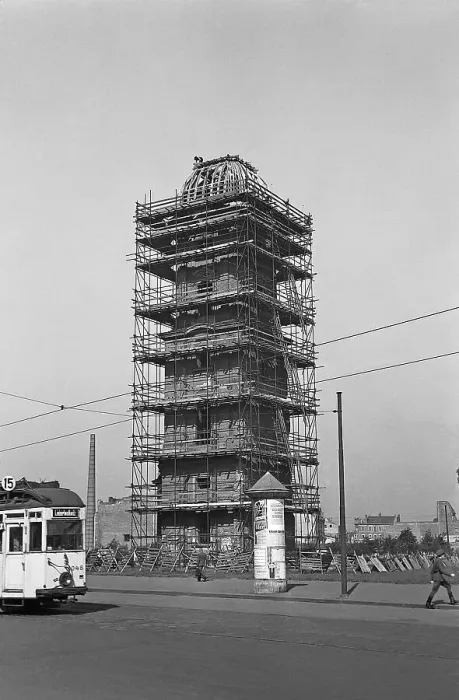 Framed Print : Securing the tower of the Johanniskirche Framed Print : Securing the tower of the Johanniskirche