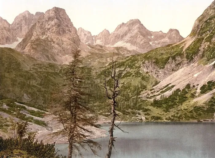 Framed Print : The Seebensee south of Ehrwald in the Mieminger Mountains