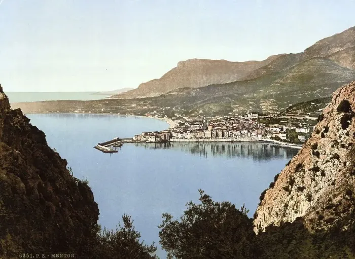 Framed Print : Seen from the cliffs, Old Town of Menton on the Riviera Framed Print : Seen from the cliffs, Old Town of Menton on the Riviera