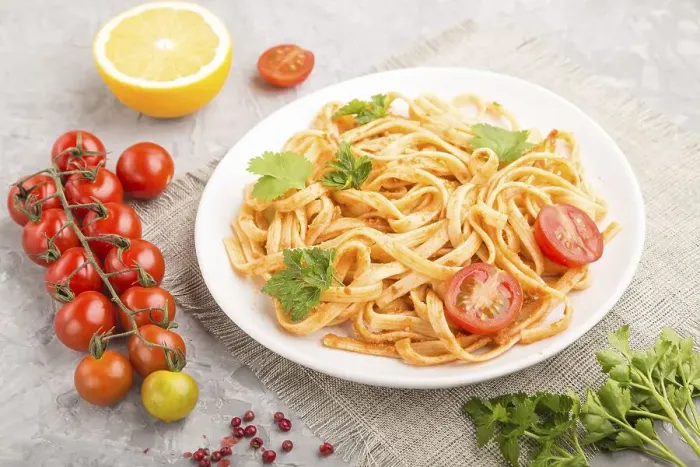 Framed Print : Semolina pasta with tomato pesto sauce