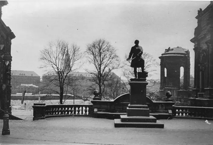 Framed Print : Semper Monument on the Bruehl Terrace Framed Print : Semper Monument on the Bruehl Terrace