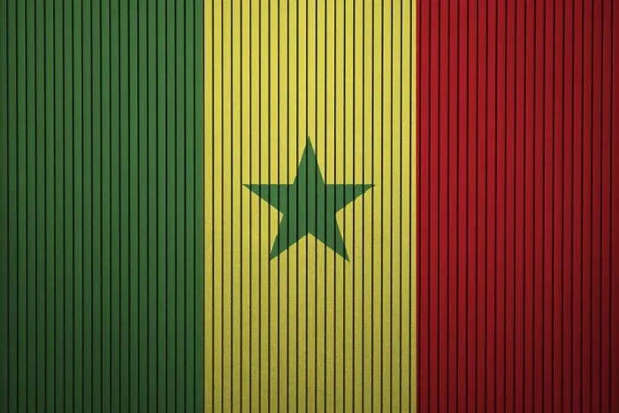 Framed Print : Senegal Flag painted on the cracked grunge concrete wall