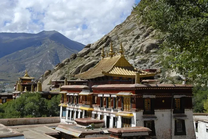 Framed Print : Sera Monastery, temple with a golden roof