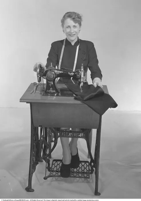 Framed Print : Sewing in the 1950s. The seamstress Mrs Jonsson at a Husqvarna sewing machine
