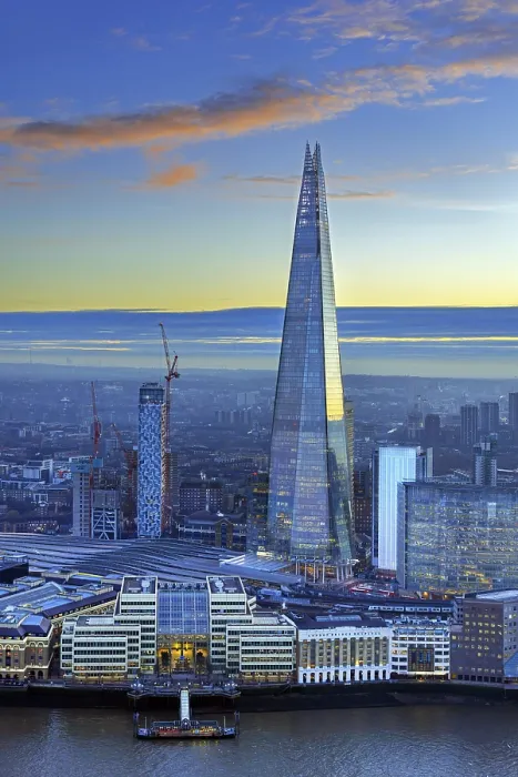 Framed Print : The Shard, pyramid-shaped skyscraper Framed Print : The Shard, pyramid-shaped skyscraper