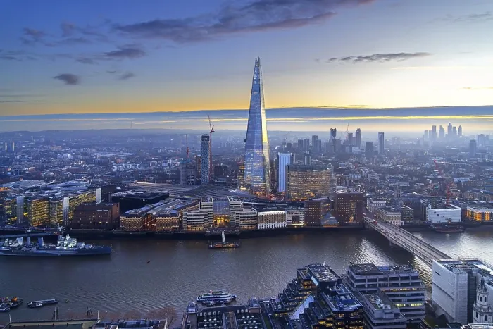 Framed Print : The Shard, pyramid-shaped skyscraper