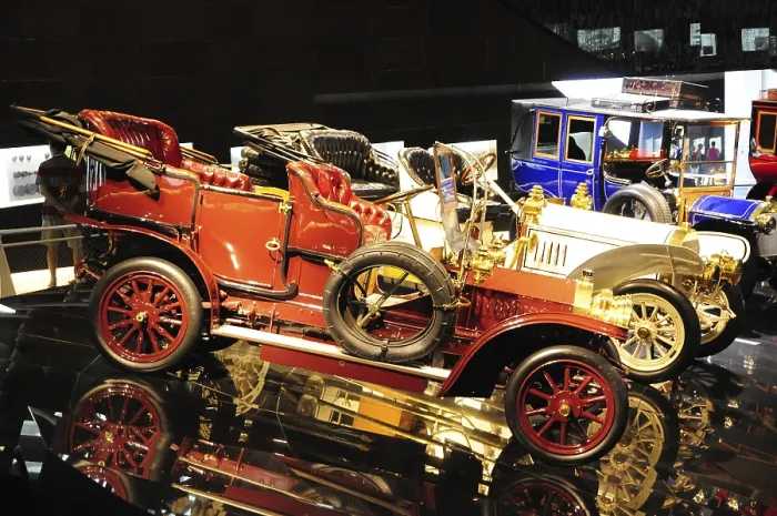 Framed Print : Shiny vintage Mercedes-Benz car on display with striking red rims and reflections Framed Print : Shiny vintage Mercedes-Benz car on display with striking red rims and reflections