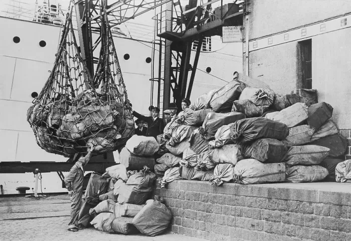 Framed Print : Shipping history. Dock workers are unloading the sacks of mail shipped with the ship M / S Gripsholm