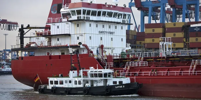Framed Print : Ships at the Burchardkai container terminal in the Port of Hamburg