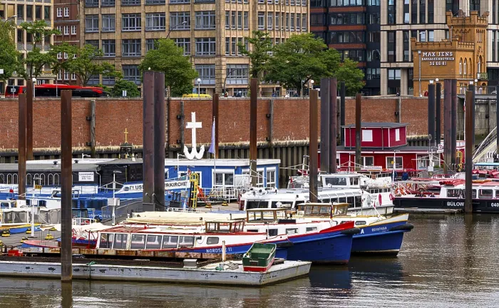 Framed Print : Ships, sailors and launches in Hamburg harbour at the Speicherstadt