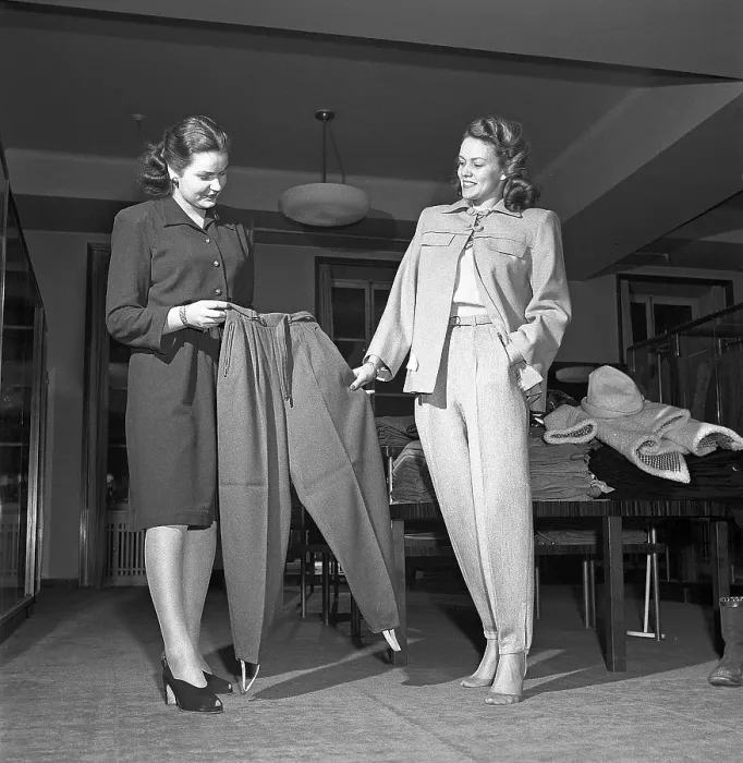 Framed Print : Shopping in the 1940s