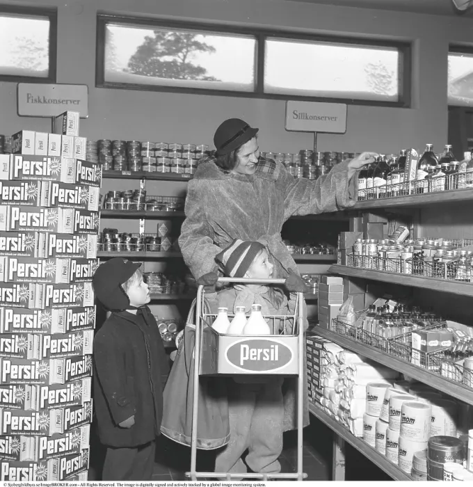 Framed Print : Shopping in the 1950s. A woman shops in a self service store