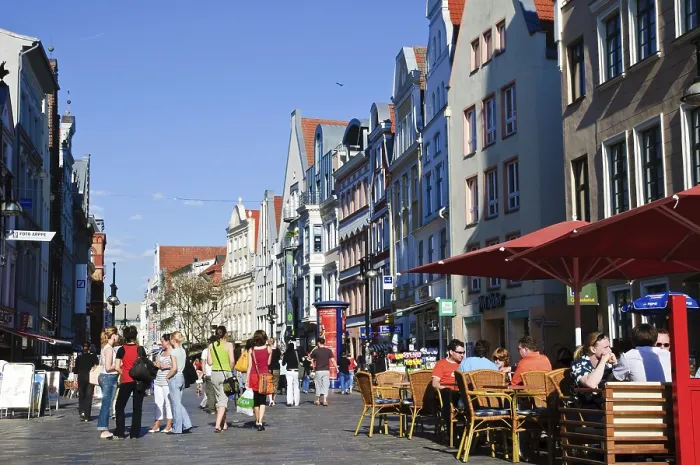 Framed Print : Shopping street Kroepeliner Strasse