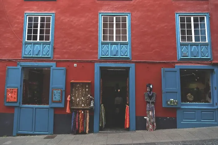 Framed Print : Shops, colourful houses in the old town of Santa Cruz de la Palma