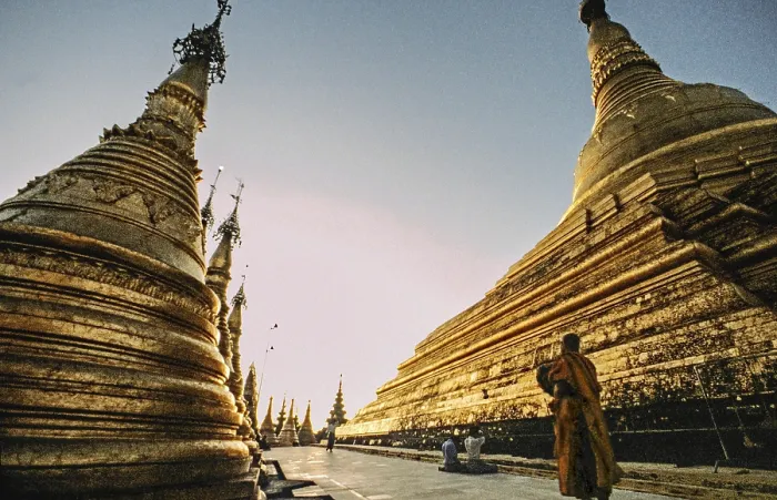 Framed Print : Shwedagon Pagoda, top step, sunset