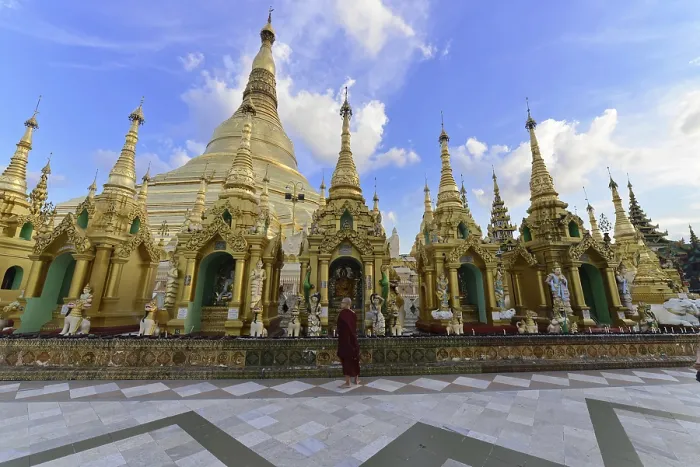 Framed Print : Shwedagon Pagoda, Yangon, Myanmar