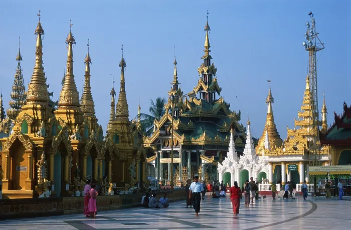 Framed Print : Shwedagon Pagoda, Yangon, Myanmar Framed Print : Shwedagon Pagoda, Yangon, Myanmar