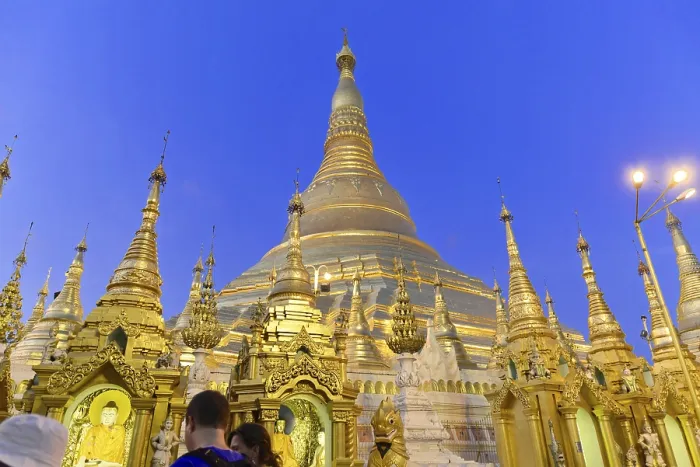 Framed Print : Shwedagon Pagoda, Yangon, Myanmar