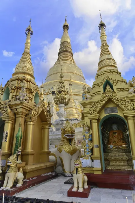Framed Print : Shwedagon Pagoda, Yangon, Myanmar