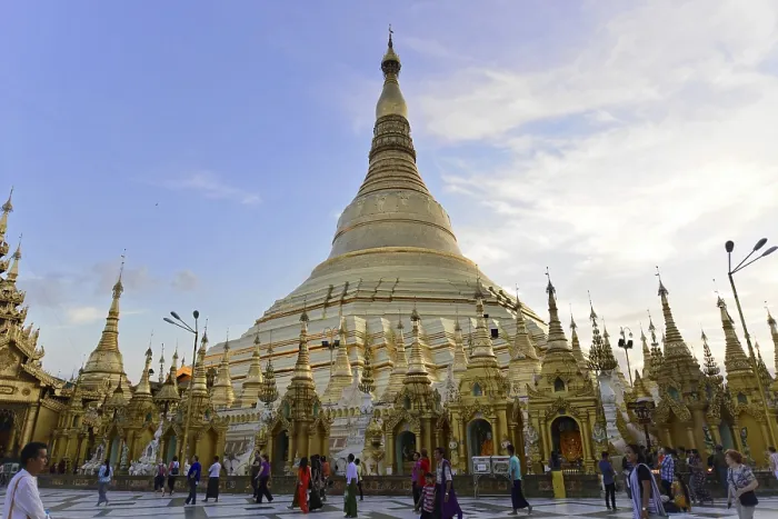 Framed Print : Shwedagon Pagoda, Yangon, Myanmar