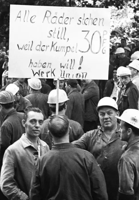 Framed Print : With a siege and temporary occupation of the Hoesch AG headquarters on 11
