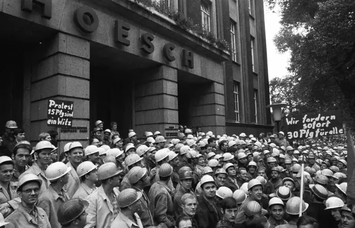 Framed Print : With a siege and temporary occupation of the Hoesch AG headquarters on 11
