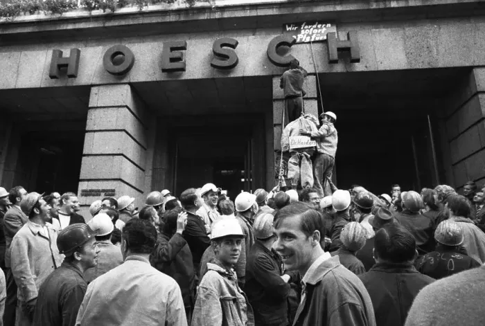 Framed Print : With a siege and temporary occupation of the Hoesch AG headquarters on 11