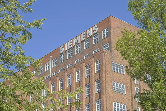Framed Print : Siemens AG main building, Nonnendammallee Framed Print : Siemens AG main building, Nonnendammallee