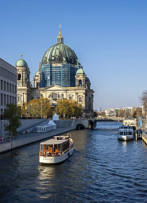 Framed Print : Sightseeing steamers and tourist ships on the Spree at Berlin Cathedral Framed Print : Sightseeing steamers and tourist ships on the Spree at Berlin Cathedral