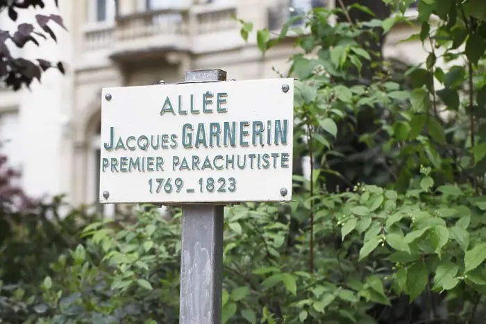 Framed Print : Sign in Parc Monceau, Paris Framed Print : Sign in Parc Monceau, Paris